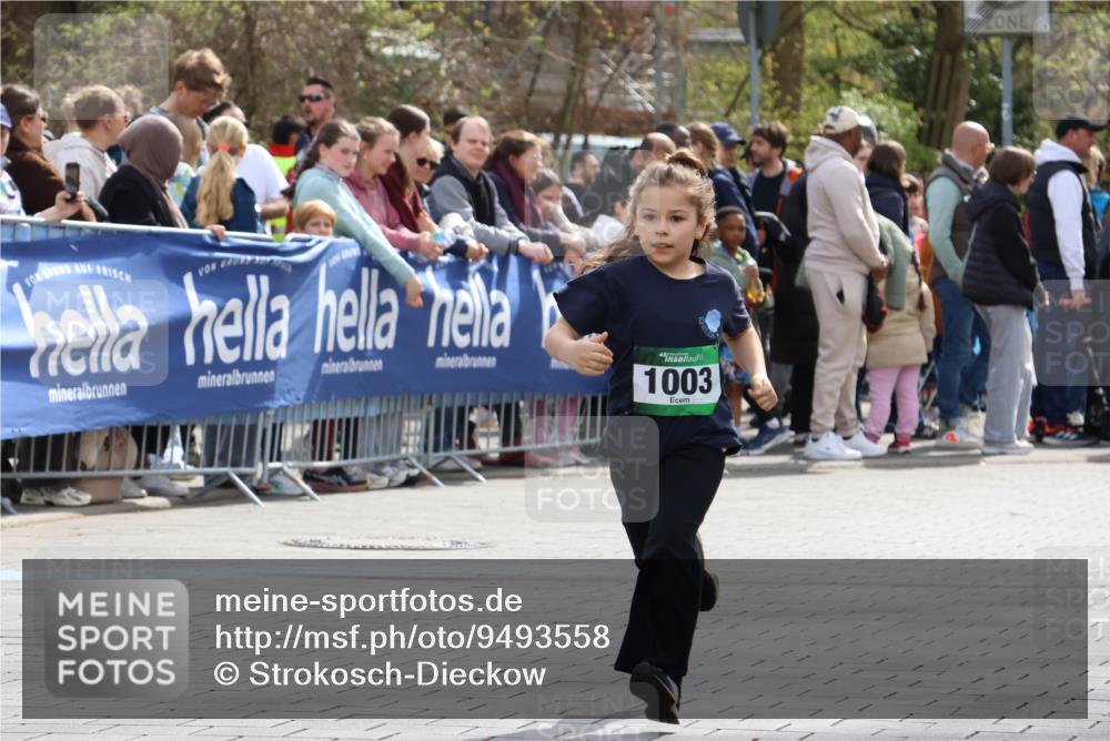 12.04.2026 - 45. Internationalen Wilhelmsburger Insellauf Strokosch-Dieckow http://msf.ph/oto/9493558 12.04.2026 14:36:30 Ziel 1013, 1030, 1033, 834, 1003 meine-sportfotos.de