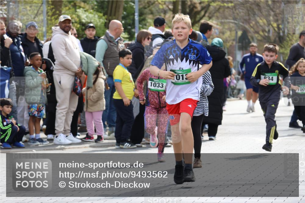 12.04.2026 - 45. Internationalen Wilhelmsburger Insellauf Strokosch-Dieckow http://msf.ph/oto/9493562 12.04.2026 14:36:24 Ziel 817, 1022, 1013, 1030, 1033 meine-sportfotos.de