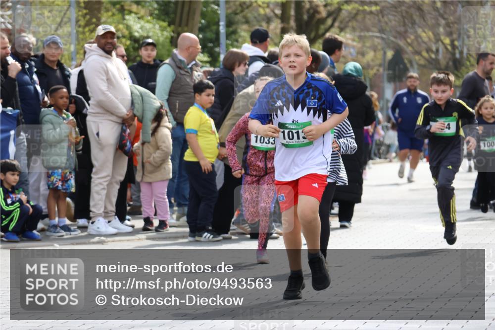 12.04.2026 - 45. Internationalen Wilhelmsburger Insellauf Strokosch-Dieckow http://msf.ph/oto/9493563 12.04.2026 14:36:24 Ziel 817, 1022, 1013, 1030, 1033 meine-sportfotos.de