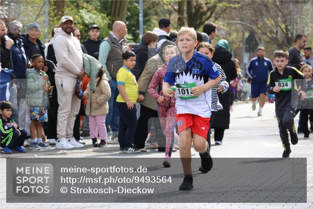 12.04.2026 - 45. Internationalen Wilhelmsburger Insellauf Strokosch-Dieckow http://msf.ph/oto/9493564 12.04.2026 14:36:24 Ziel 817, 1022, 1013, 1030, 1033 meine-sportfotos.de