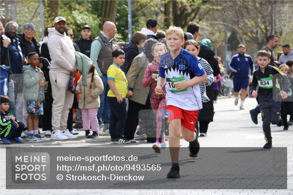 12.04.2026 - 45. Internationalen Wilhelmsburger Insellauf Strokosch-Dieckow http://msf.ph/oto/9493565 12.04.2026 14:36:24 Ziel 817, 1022, 1013, 1030, 1033 meine-sportfotos.de