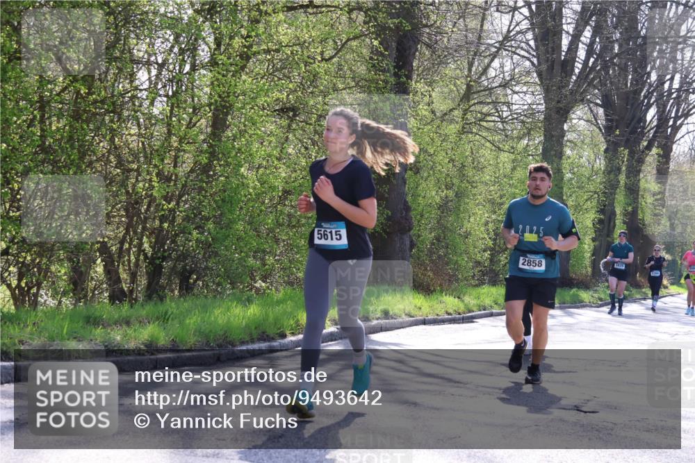 12.04.2026 - 45. Internationalen Wilhelmsburger Insellauf Yannick Fuchs http://msf.ph/oto/9493642 12.04.2026 10:47:03 Laufen 5615, 2858, 3825, 5366 meine-sportfotos.de
