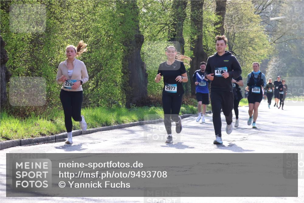 12.04.2026 - 45. Internationalen Wilhelmsburger Insellauf Yannick Fuchs http://msf.ph/oto/9493708 12.04.2026 10:47:21 Laufen 2977, 226, 3953, 410, 3045 meine-sportfotos.de