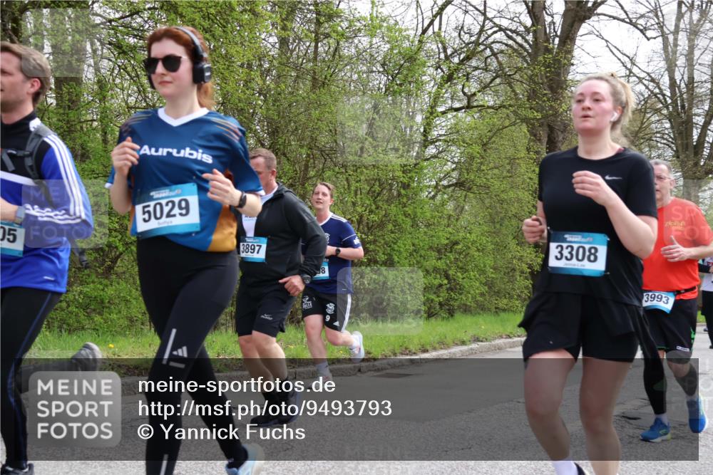 12.04.2026 - 45. Internationalen Wilhelmsburger Insellauf Yannick Fuchs http://msf.ph/oto/9493793 12.04.2026 13:02:51 Laufen 05, 5029, 3897, 8, 3308, 3993 meine-sportfotos.de