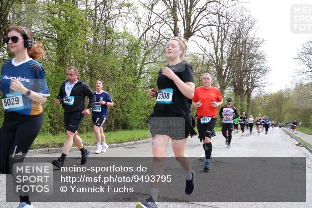 12.04.2026 - 45. Internationalen Wilhelmsburger Insellauf Yannick Fuchs http://msf.ph/oto/9493795 12.04.2026 13:02:51 Laufen 5029, 3897, 4808, 3308, 3993, 380 meine-sportfotos.de