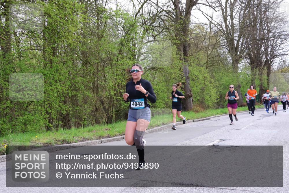 12.04.2026 - 45. Internationalen Wilhelmsburger Insellauf Yannick Fuchs http://msf.ph/oto/9493890 12.04.2026 13:03:06 Laufen 324, 4747, 4942 meine-sportfotos.de