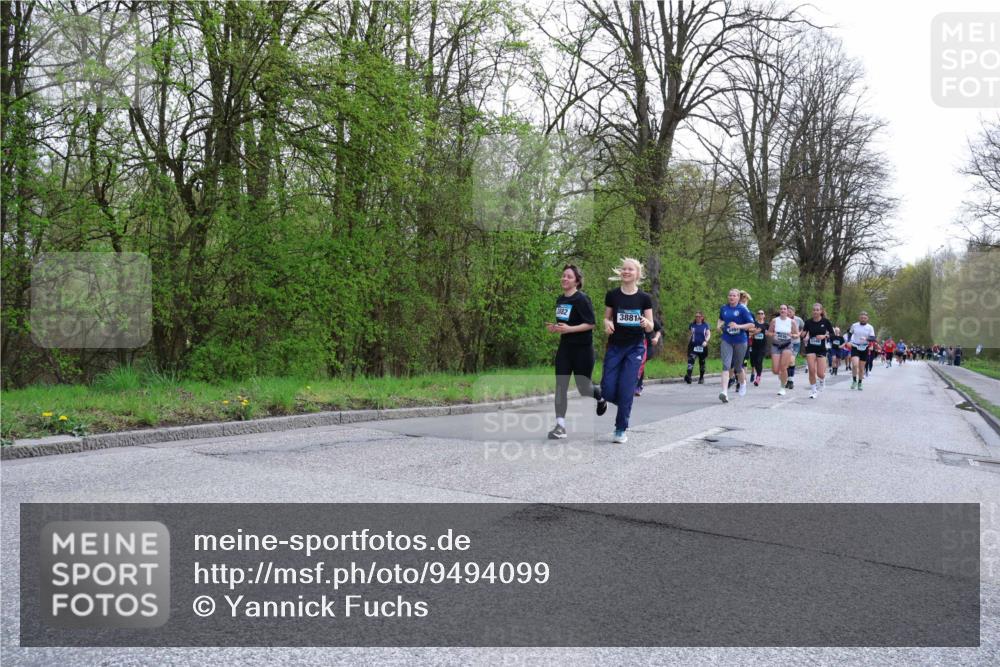 12.04.2026 - 45. Internationalen Wilhelmsburger Insellauf Yannick Fuchs http://msf.ph/oto/9494099 12.04.2026 13:03:26 Laufen 3882, 3881 meine-sportfotos.de