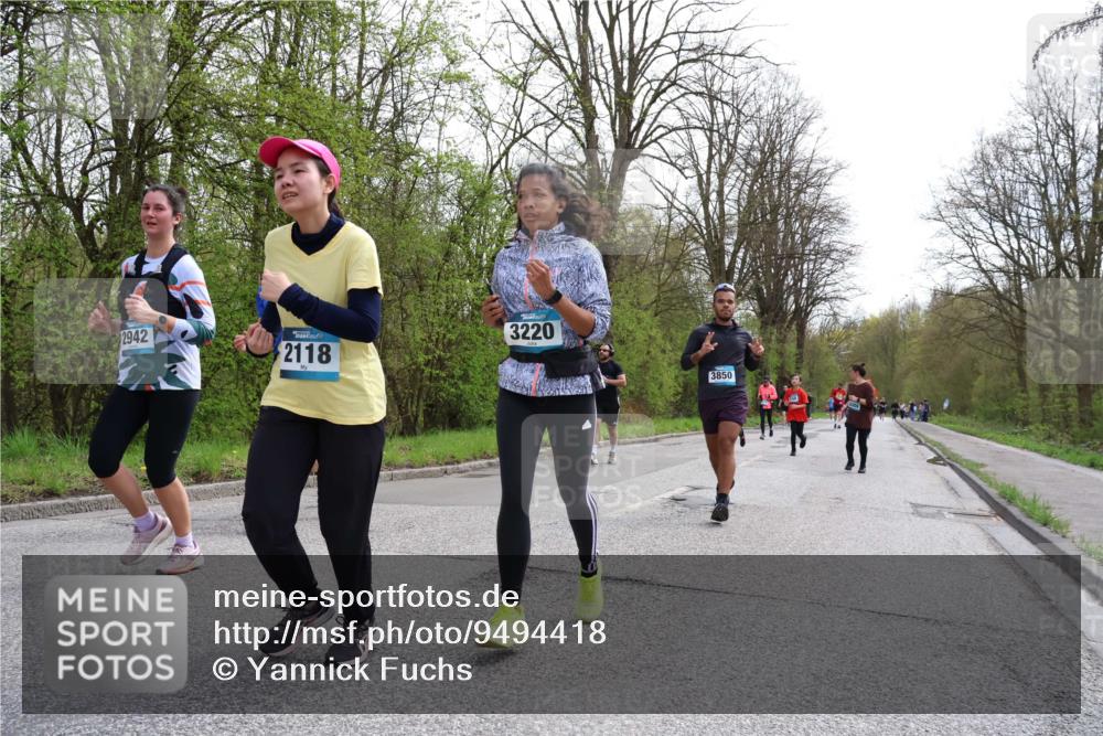 12.04.2026 - 45. Internationalen Wilhelmsburger Insellauf Yannick Fuchs http://msf.ph/oto/9494418 12.04.2026 13:04:02 Laufen 2942, 2118, 3220, 3850 meine-sportfotos.de