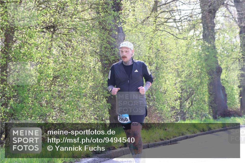 12.04.2026 - 45. Internationalen Wilhelmsburger Insellauf Yannick Fuchs http://msf.ph/oto/9494540 12.04.2026 10:49:09 Laufen 2950 meine-sportfotos.de