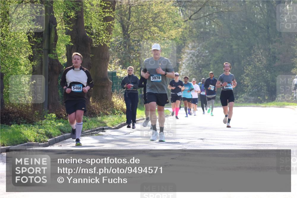 12.04.2026 - 45. Internationalen Wilhelmsburger Insellauf Yannick Fuchs http://msf.ph/oto/9494571 12.04.2026 10:49:14 Laufen 5460, 3978, 1461, 5605, 12 meine-sportfotos.de