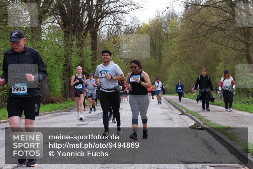 12.04.2026 - 45. Internationalen Wilhelmsburger Insellauf Yannick Fuchs http://msf.ph/oto/9494869 12.04.2026 13:04:54 Laufen 2903, 3248, 2516, 3710, 37 meine-sportfotos.de