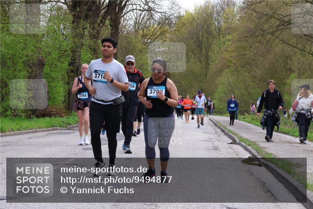 12.04.2026 - 45. Internationalen Wilhelmsburger Insellauf Yannick Fuchs http://msf.ph/oto/9494877 12.04.2026 13:04:54 Laufen 3248, 3716, 759, 376, 2774 meine-sportfotos.de