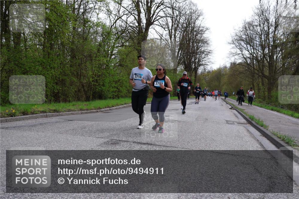 12.04.2026 - 45. Internationalen Wilhelmsburger Insellauf Yannick Fuchs http://msf.ph/oto/9494911 12.04.2026 13:04:57 Laufen 3710, 3709 meine-sportfotos.de
