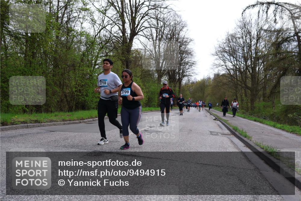 12.04.2026 - 45. Internationalen Wilhelmsburger Insellauf Yannick Fuchs http://msf.ph/oto/9494915 12.04.2026 13:04:57 Laufen 3710, 3709 meine-sportfotos.de