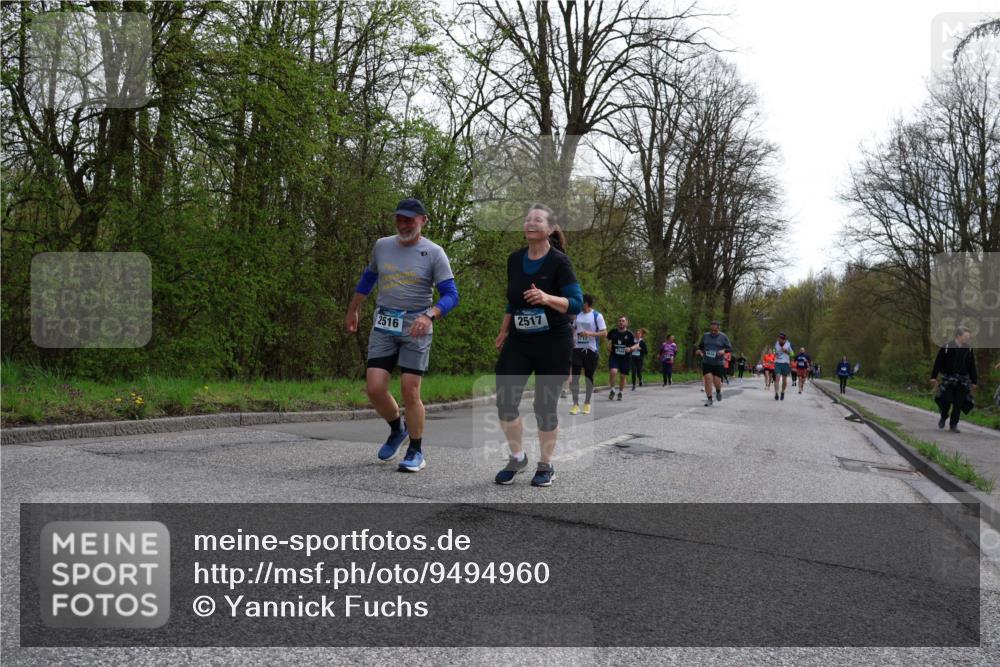 12.04.2026 - 45. Internationalen Wilhelmsburger Insellauf Yannick Fuchs http://msf.ph/oto/9494960 12.04.2026 13:05:03 Laufen 2017, 2516, 2517 meine-sportfotos.de