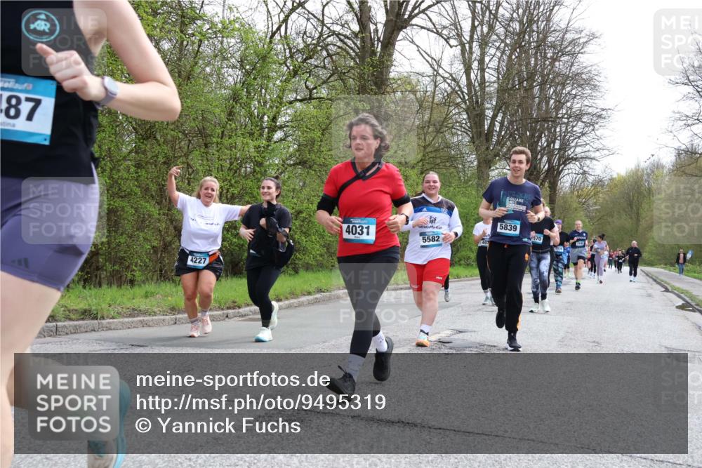 12.04.2026 - 45. Internationalen Wilhelmsburger Insellauf Yannick Fuchs http://msf.ph/oto/9495319 12.04.2026 13:05:41 Laufen 87, 4227, 4031, 5582, 5839, 570, 3193, 4936 meine-sportfotos.de