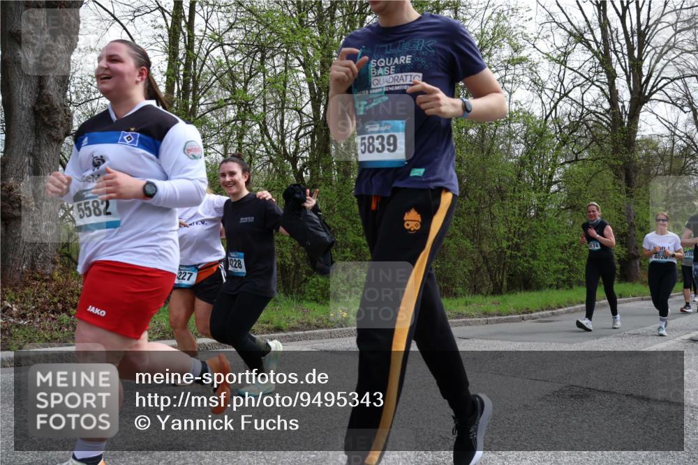 12.04.2026 - 45. Internationalen Wilhelmsburger Insellauf Yannick Fuchs http://msf.ph/oto/9495343 12.04.2026 13:05:43 Laufen 5582, 227, 228, 5839, 174, 4020, 3125 meine-sportfotos.de