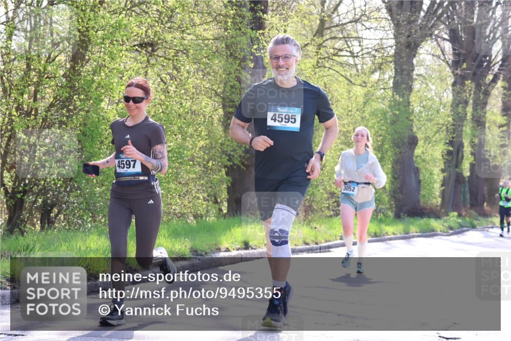 12.04.2026 - 45. Internationalen Wilhelmsburger Insellauf Yannick Fuchs http://msf.ph/oto/9495355 12.04.2026 10:50:45 Laufen 4597, 4595, 3052 meine-sportfotos.de