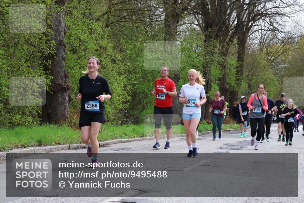 12.04.2026 - 45. Internationalen Wilhelmsburger Insellauf Yannick Fuchs http://msf.ph/oto/9495488 12.04.2026 13:05:58 Laufen 2366, 4954, 2534, 25731, 2027, 2130, 500 meine-sportfotos.de