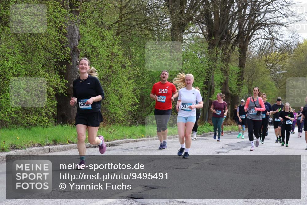 12.04.2026 - 45. Internationalen Wilhelmsburger Insellauf Yannick Fuchs http://msf.ph/oto/9495491 12.04.2026 13:05:58 Laufen 2368, 4954, 253, 3573, 2027, 2130, 57, 2013, 500 meine-sportfotos.de
