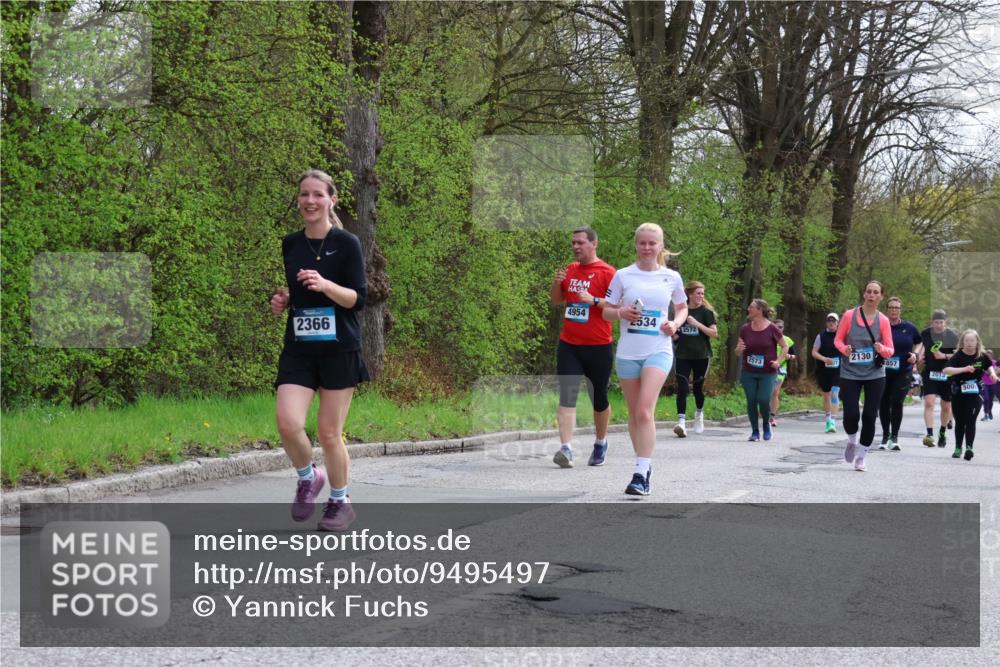 12.04.2026 - 45. Internationalen Wilhelmsburger Insellauf Yannick Fuchs http://msf.ph/oto/9495497 12.04.2026 13:05:59 Laufen 4954, 534, 2572, 2366, 2573, 2130, 2013, 500 meine-sportfotos.de