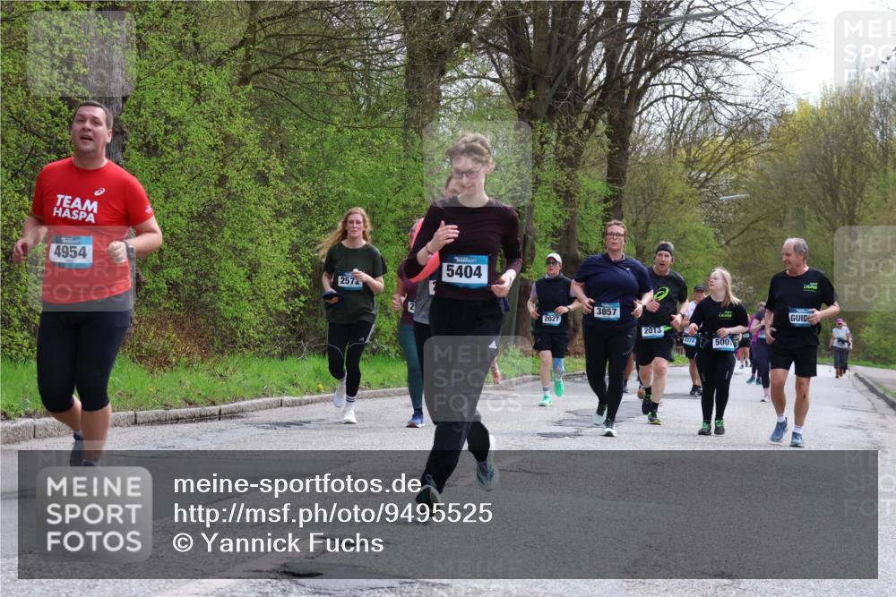12.04.2026 - 45. Internationalen Wilhelmsburger Insellauf Yannick Fuchs http://msf.ph/oto/9495525 12.04.2026 13:06:02 Laufen 4954, 2572, 2, 5404, 2027, 3857, 2013, 4274, 500 meine-sportfotos.de