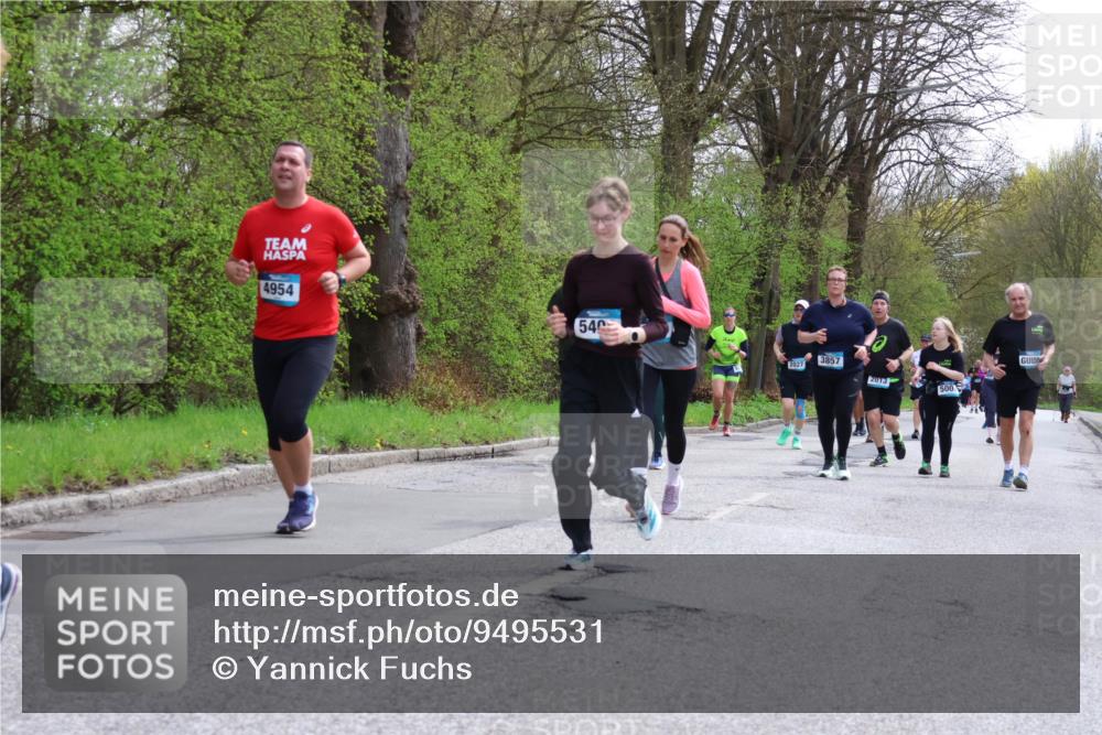 12.04.2026 - 45. Internationalen Wilhelmsburger Insellauf Yannick Fuchs http://msf.ph/oto/9495531 12.04.2026 13:06:02 Laufen 4954, 540, 2027, 3857, 2013, 500 meine-sportfotos.de