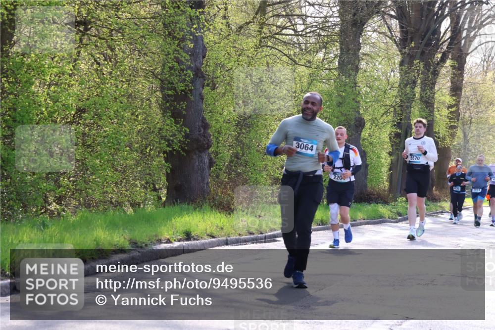 12.04.2026 - 45. Internationalen Wilhelmsburger Insellauf Yannick Fuchs http://msf.ph/oto/9495536 12.04.2026 10:51:02 Laufen 3064, 220, 5570, 4732, 5816 meine-sportfotos.de