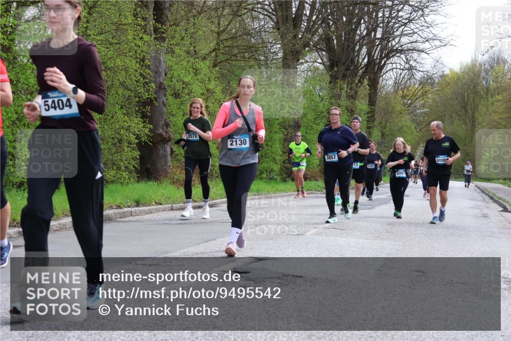 12.04.2026 - 45. Internationalen Wilhelmsburger Insellauf Yannick Fuchs http://msf.ph/oto/9495542 12.04.2026 13:06:03 Laufen 5404, 2572, 2130, 3857, 13, 5327, 500 meine-sportfotos.de