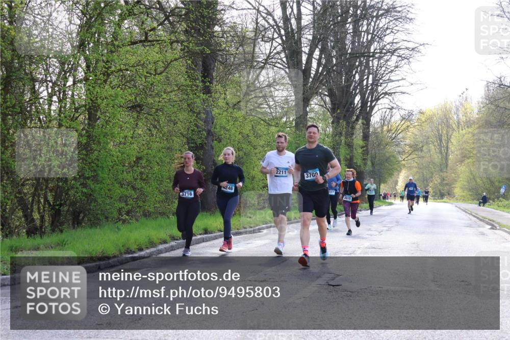 12.04.2026 - 45. Internationalen Wilhelmsburger Insellauf Yannick Fuchs http://msf.ph/oto/9495803 12.04.2026 10:51:30 Laufen 246, 3716, 2211, 3709, 3615 meine-sportfotos.de