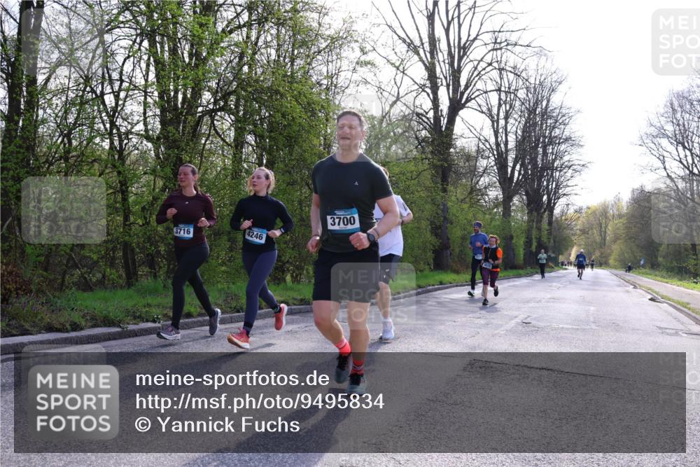 12.04.2026 - 45. Internationalen Wilhelmsburger Insellauf Yannick Fuchs http://msf.ph/oto/9495834 12.04.2026 10:51:33 Laufen 4246, 3716, 3700, 1027, 3615 meine-sportfotos.de