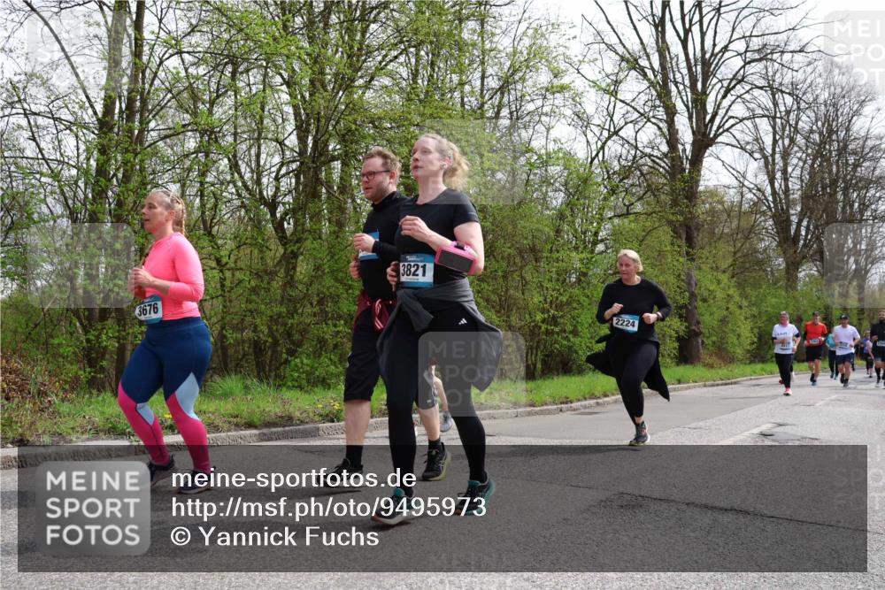 12.04.2026 - 45. Internationalen Wilhelmsburger Insellauf Yannick Fuchs http://msf.ph/oto/9495973 12.04.2026 13:06:58 Laufen 3821, 3676, 2224, 200 meine-sportfotos.de