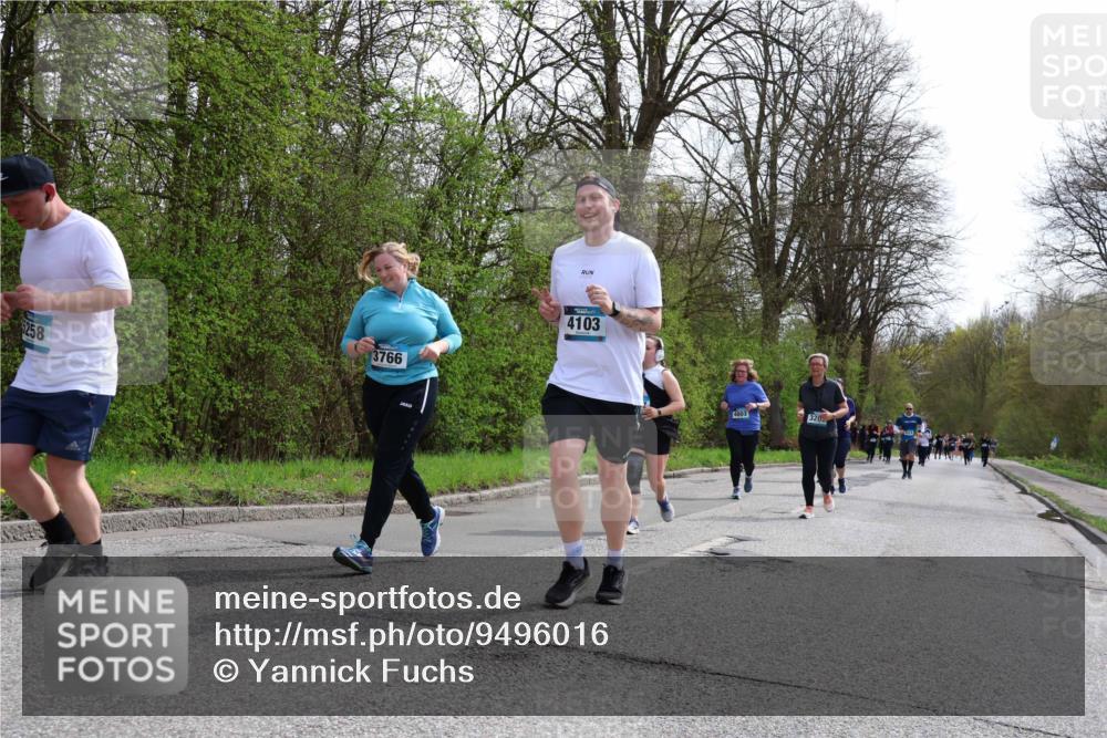 12.04.2026 - 45. Internationalen Wilhelmsburger Insellauf Yannick Fuchs http://msf.ph/oto/9496016 12.04.2026 13:07:05 Laufen 258, 3766, 4103, 4803, 320 meine-sportfotos.de