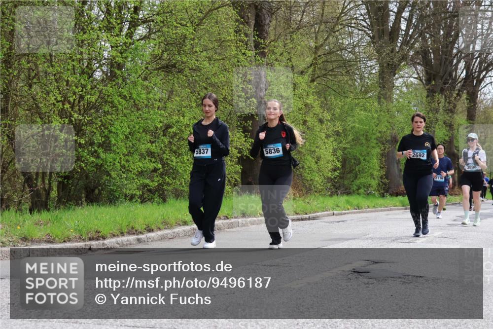 12.04.2026 - 45. Internationalen Wilhelmsburger Insellauf Yannick Fuchs http://msf.ph/oto/9496187 12.04.2026 13:07:28 Laufen 5837, 5836, 2692, 2116, 3898 meine-sportfotos.de