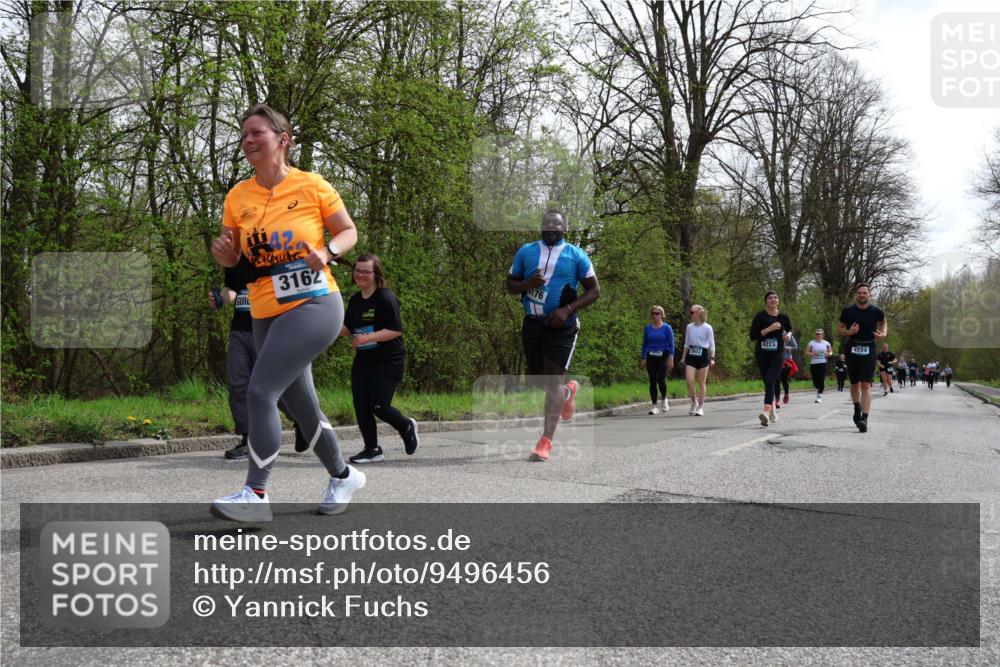 12.04.2026 - 45. Internationalen Wilhelmsburger Insellauf Yannick Fuchs http://msf.ph/oto/9496456 12.04.2026 13:07:55 Laufen 3162, 176, 4223, 4224 meine-sportfotos.de