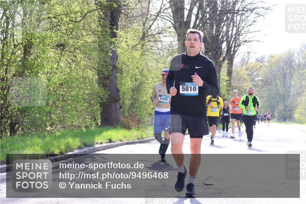 12.04.2026 - 45. Internationalen Wilhelmsburger Insellauf Yannick Fuchs http://msf.ph/oto/9496468 12.04.2026 10:52:46 Laufen 2495, 5810, 4476, 3015, 4477 meine-sportfotos.de