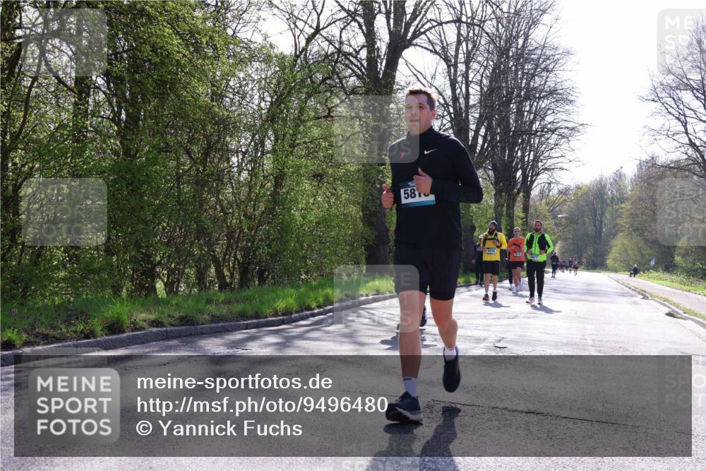 12.04.2026 - 45. Internationalen Wilhelmsburger Insellauf Yannick Fuchs http://msf.ph/oto/9496480 12.04.2026 10:52:47 Laufen 581, 4476, 4477 meine-sportfotos.de