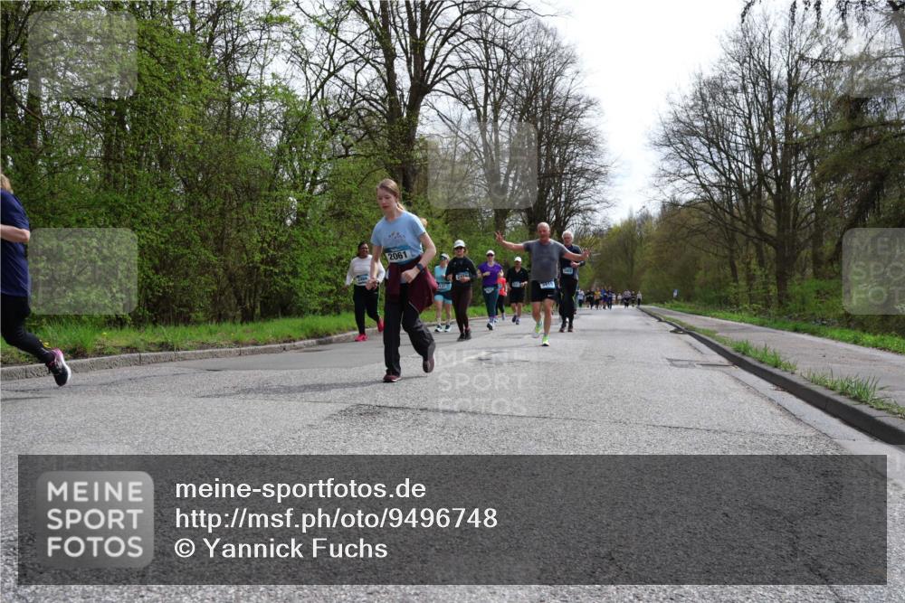 12.04.2026 - 45. Internationalen Wilhelmsburger Insellauf Yannick Fuchs http://msf.ph/oto/9496748 12.04.2026 13:08:22 Laufen 2469, 2061, 3915, 3402 meine-sportfotos.de