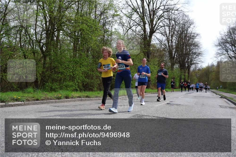 12.04.2026 - 45. Internationalen Wilhelmsburger Insellauf Yannick Fuchs http://msf.ph/oto/9496948 12.04.2026 13:08:42 Laufen 4245, 4243, 4244 meine-sportfotos.de