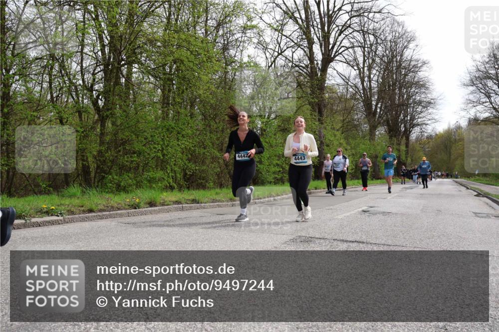12.04.2026 - 45. Internationalen Wilhelmsburger Insellauf Yannick Fuchs http://msf.ph/oto/9497244 12.04.2026 13:09:10 Laufen 4442, 4443 meine-sportfotos.de
