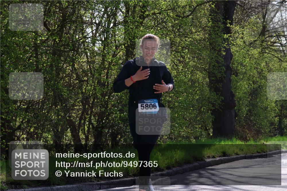 12.04.2026 - 45. Internationalen Wilhelmsburger Insellauf Yannick Fuchs http://msf.ph/oto/9497365 12.04.2026 10:54:49 Laufen 5806 meine-sportfotos.de