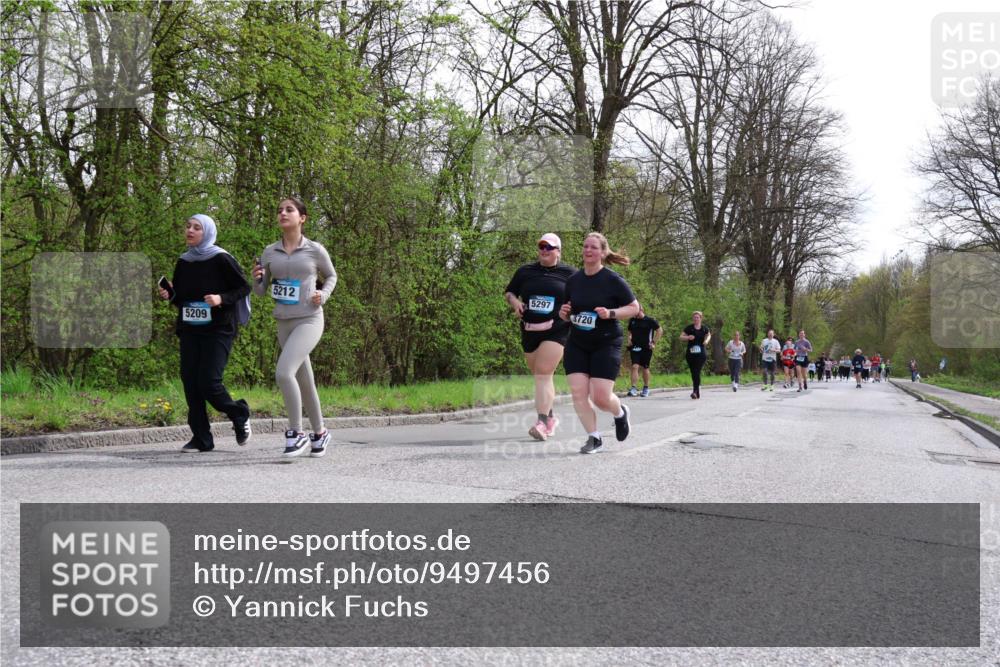 12.04.2026 - 45. Internationalen Wilhelmsburger Insellauf Yannick Fuchs http://msf.ph/oto/9497456 12.04.2026 13:09:41 Laufen 5297, 5212, 3720, 5209 meine-sportfotos.de