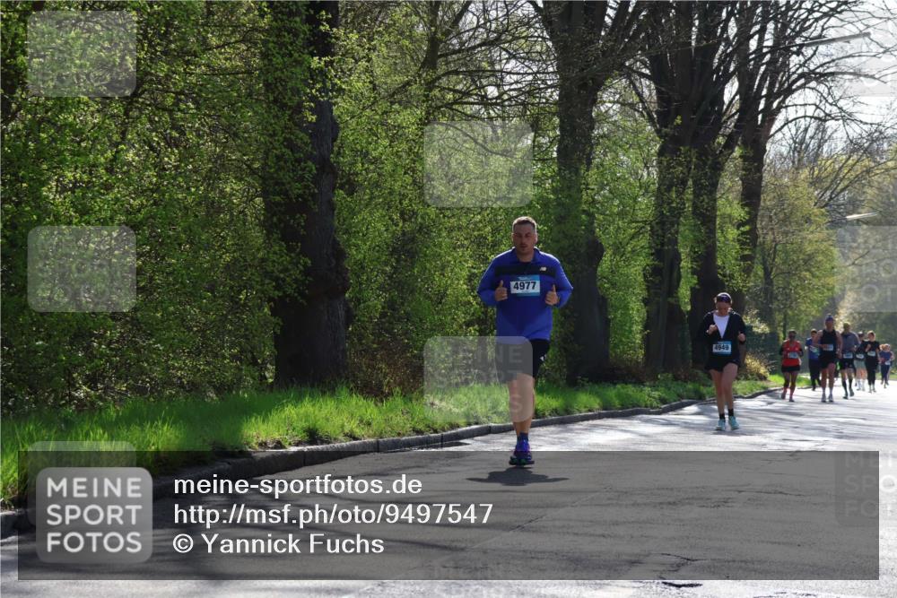 12.04.2026 - 45. Internationalen Wilhelmsburger Insellauf Yannick Fuchs http://msf.ph/oto/9497547 12.04.2026 10:55:10 Laufen 4977, 4949 meine-sportfotos.de