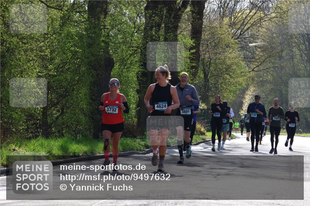12.04.2026 - 45. Internationalen Wilhelmsburger Insellauf Yannick Fuchs http://msf.ph/oto/9497632 12.04.2026 10:55:22 Laufen 3732, 4624, 3885, 2699, 3169, 3005, 3295 meine-sportfotos.de