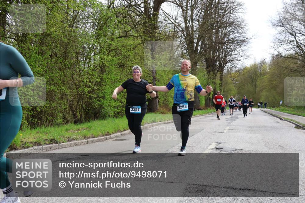 12.04.2026 - 45. Internationalen Wilhelmsburger Insellauf Yannick Fuchs http://msf.ph/oto/9498071 12.04.2026 13:11:15 Laufen 2257, 2258 meine-sportfotos.de