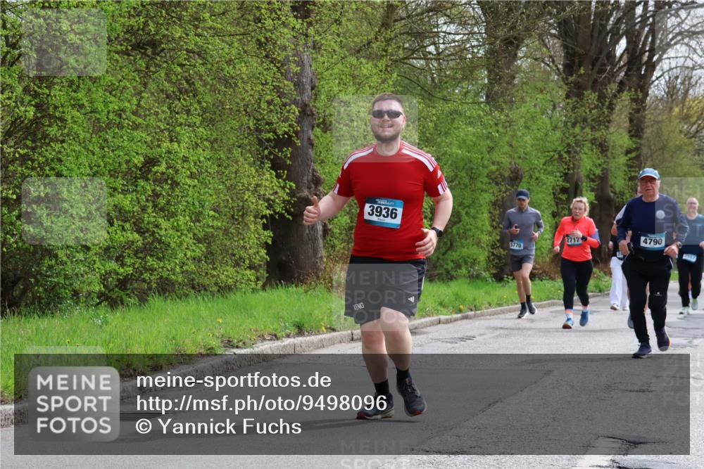 12.04.2026 - 45. Internationalen Wilhelmsburger Insellauf Yannick Fuchs http://msf.ph/oto/9498096 12.04.2026 13:11:20 Laufen 3936, 2717, 5770, 4790, 2557 meine-sportfotos.de