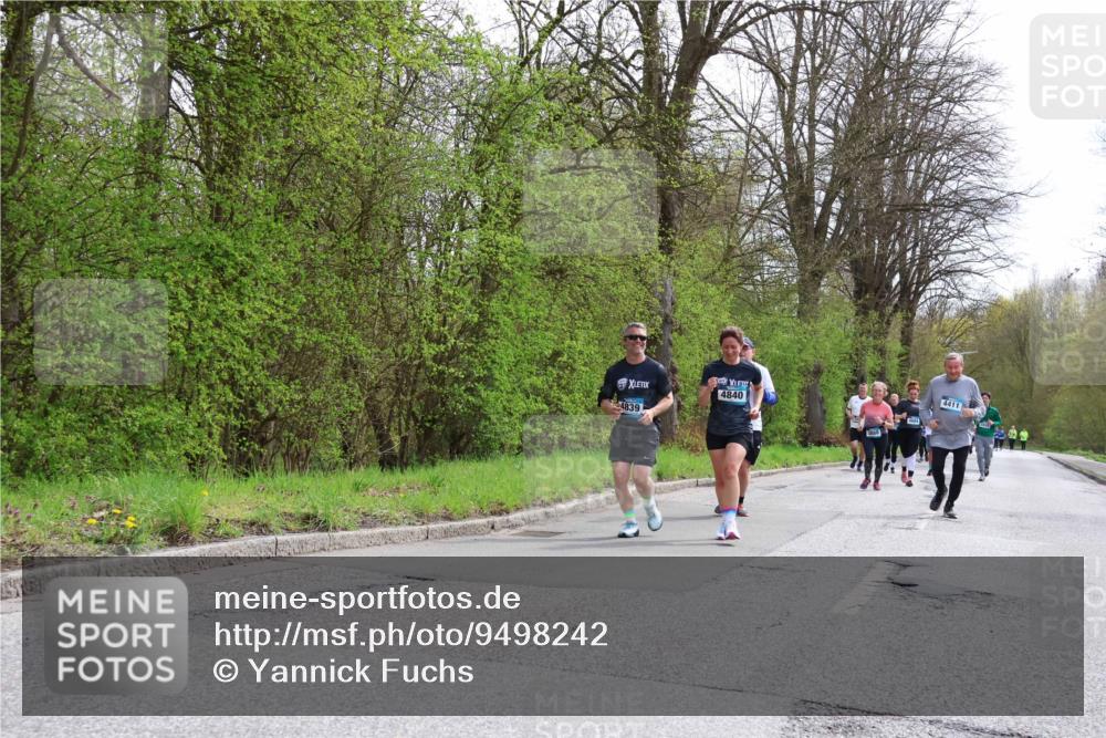 12.04.2026 - 45. Internationalen Wilhelmsburger Insellauf Yannick Fuchs http://msf.ph/oto/9498242 12.04.2026 13:11:34 Laufen 4411, 4840, 4839 meine-sportfotos.de