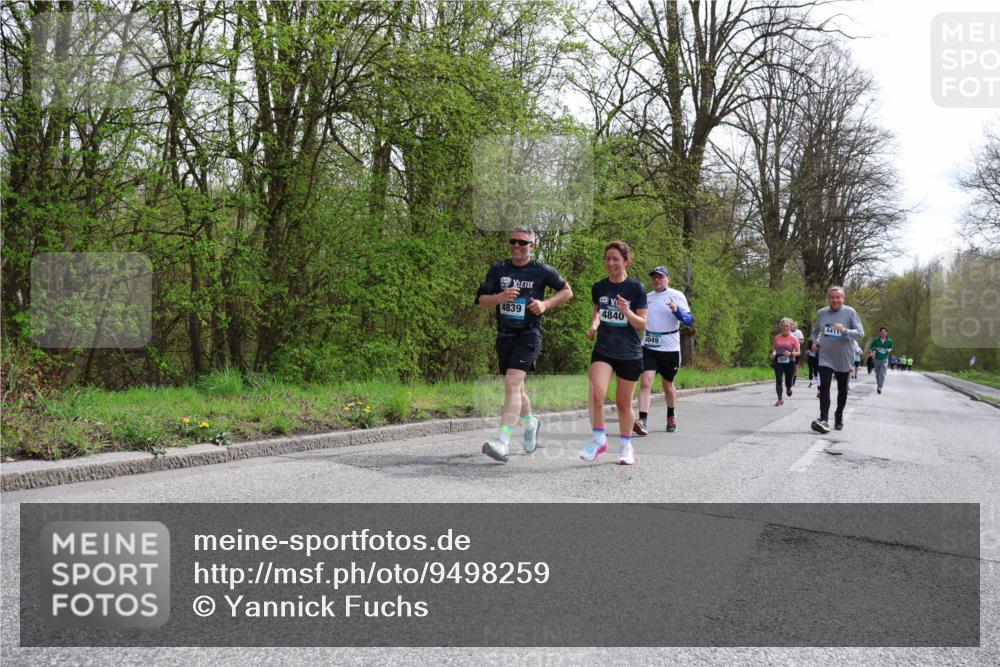 12.04.2026 - 45. Internationalen Wilhelmsburger Insellauf Yannick Fuchs http://msf.ph/oto/9498259 12.04.2026 13:11:36 Laufen 4839, 4840, 4049, 4411 meine-sportfotos.de
