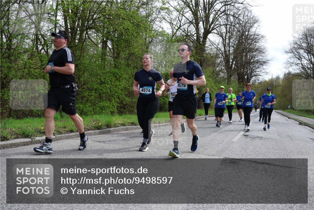 12.04.2026 - 45. Internationalen Wilhelmsburger Insellauf Yannick Fuchs http://msf.ph/oto/9498597 12.04.2026 13:12:11 Laufen 4574, 399, 4575, 2360, 2756, 2933, 2359 meine-sportfotos.de