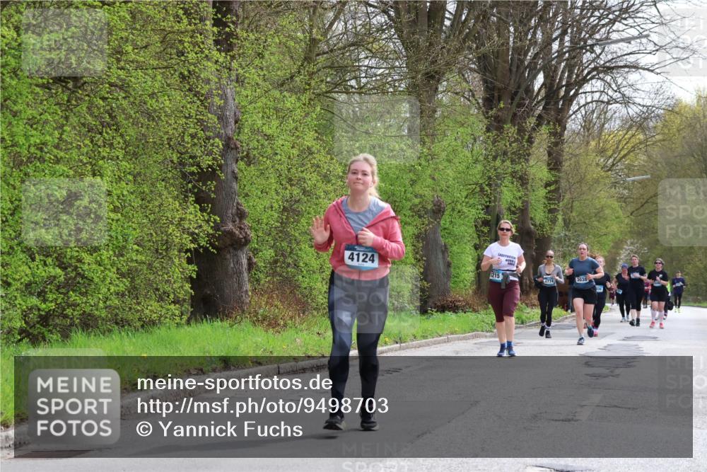 12.04.2026 - 45. Internationalen Wilhelmsburger Insellauf Yannick Fuchs http://msf.ph/oto/9498703 12.04.2026 13:12:34 Laufen 4124, 215, 5002, 4774, 3038 meine-sportfotos.de